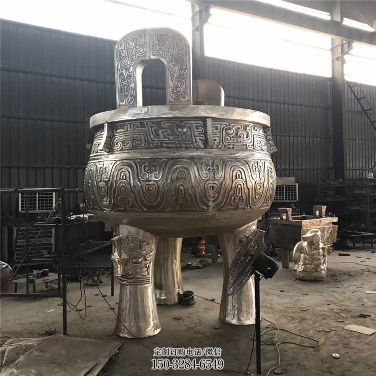 黄铜材质圆鼎雕塑造型 黄铜材质圆鼎雕塑造型