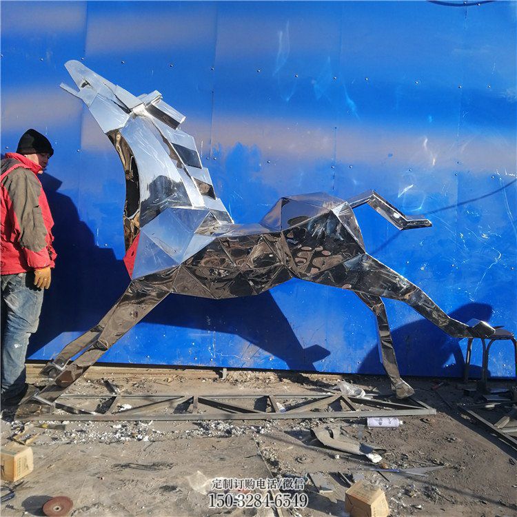 镜面不锈钢奔马雕塑,城市动物摆件,大型广场小品 镜面不锈钢奔马雕塑,城市动物摆件,大型广场小品