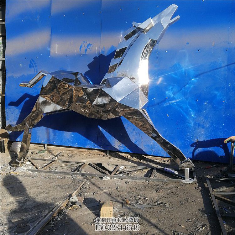 镜面抽象奔马雕塑,城市动物摆件,大型建筑 镜面抽象奔马雕塑,城市动物摆件,大型建筑