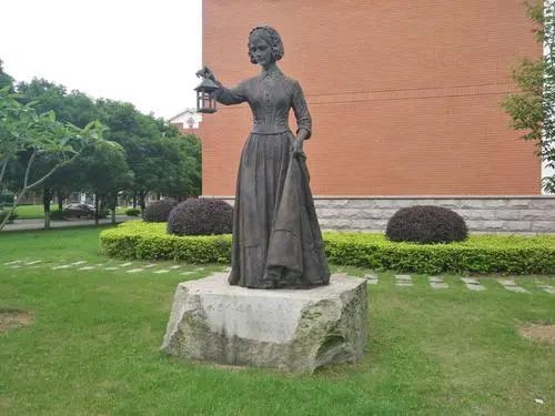 铸铜南丁格尔雕塑 黄铜名人雕塑 步行街雕塑 铸铜南丁格尔雕塑 黄铜名人雕塑 步行街雕塑